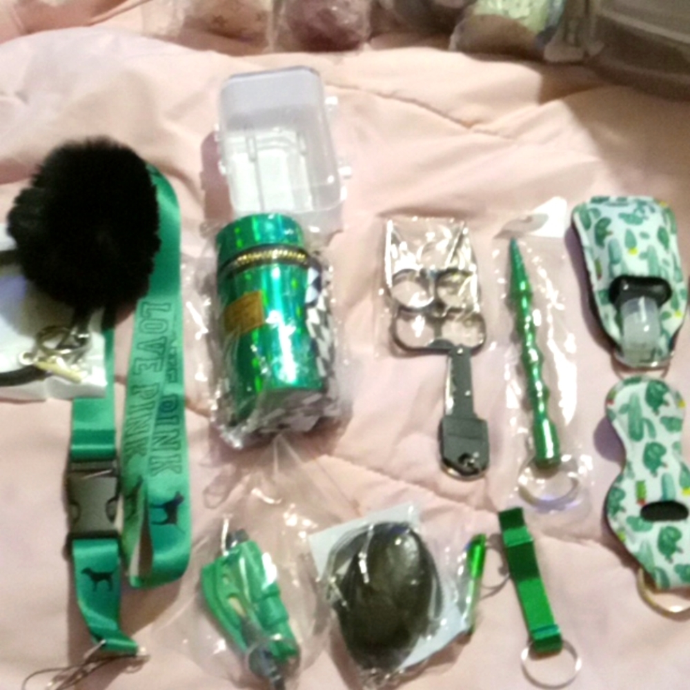 Green and black self defense keychain set